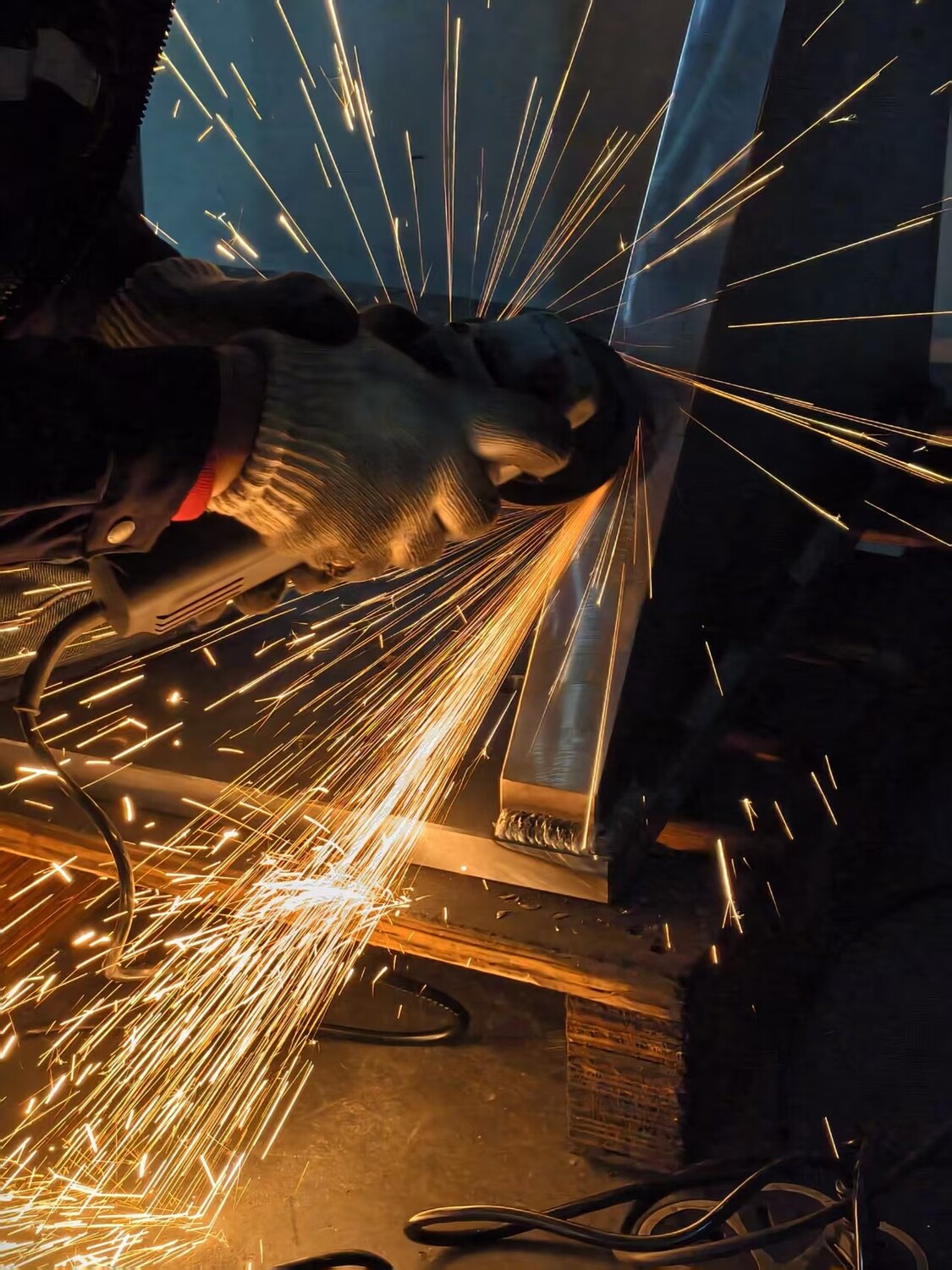 Polishing on welding parts.jpg